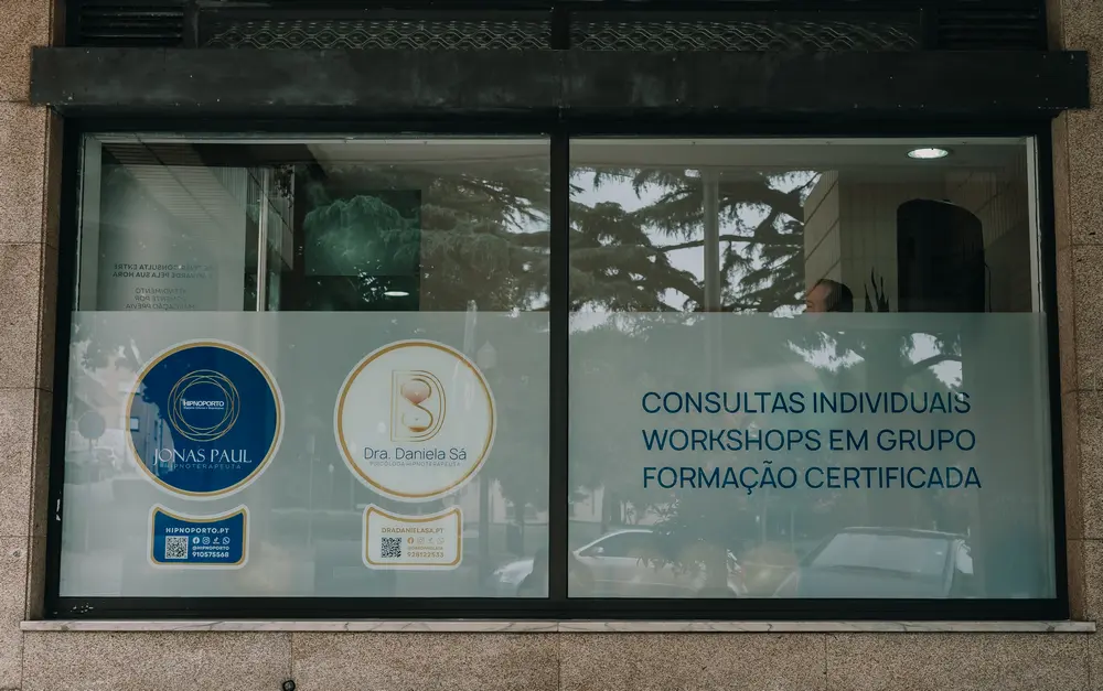 Entrada principal do consultório HIPNOPORTO de Hipnose Clinica e Regressiva no Porto